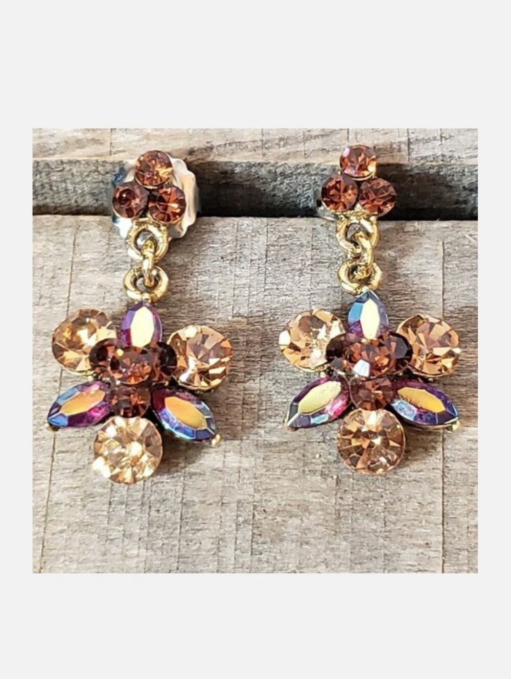 TIARA MISU Dangling Gem Pierced Earrings